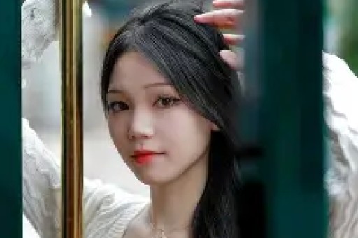 陪玩陪睡算啥？继人体盛宴、舔手指后艺人再曝阴暗面 秦岚被牵