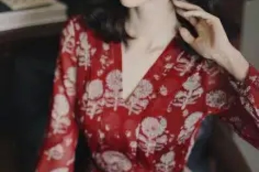 从‘南艺校花’到被封杀：刘露的堕落史与娱乐圈警示